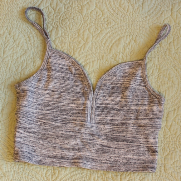 Hollister Crop Top - Picture 1 of 3